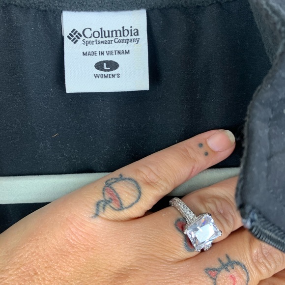 Columbia Women’s Black Microfiber Zippered Vest Size L - Picture 8 of 10